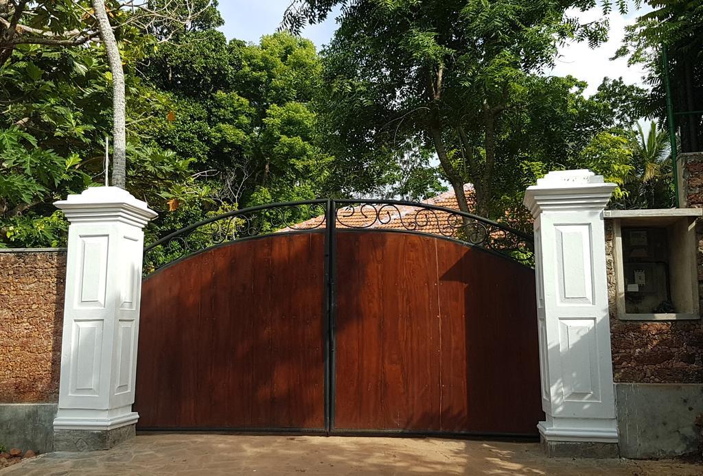 Siriniwasa Luxury Villa With Private Pool Induruwa Bagian luar foto