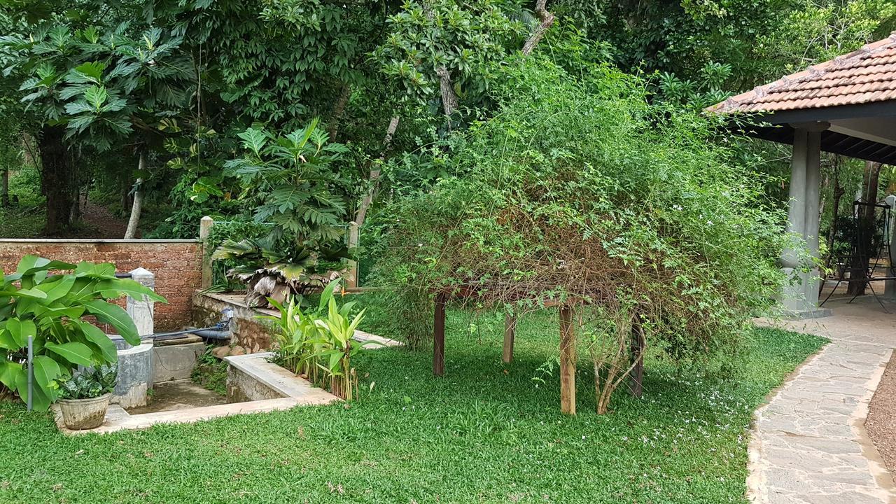 Siriniwasa Luxury Villa With Private Pool Induruwa Bagian luar foto