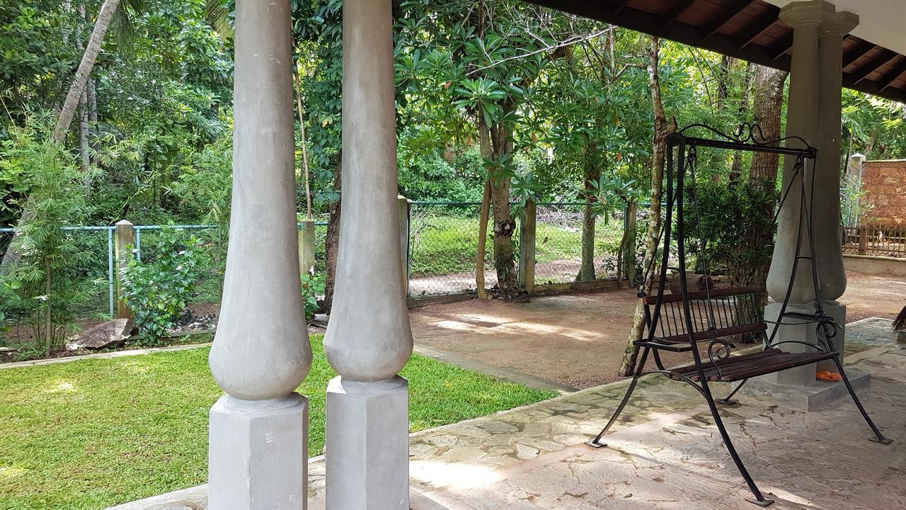 Siriniwasa Luxury Villa With Private Pool Induruwa Bagian luar foto