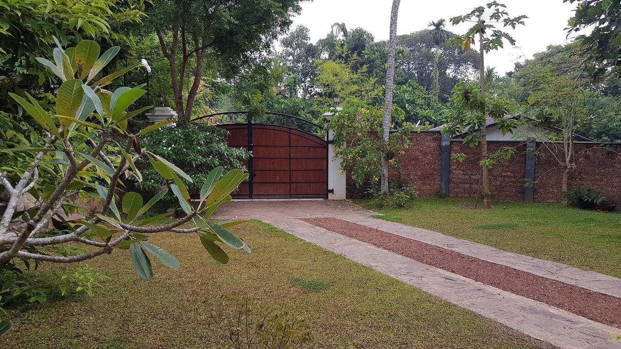 Siriniwasa Luxury Villa With Private Pool Induruwa Bagian luar foto