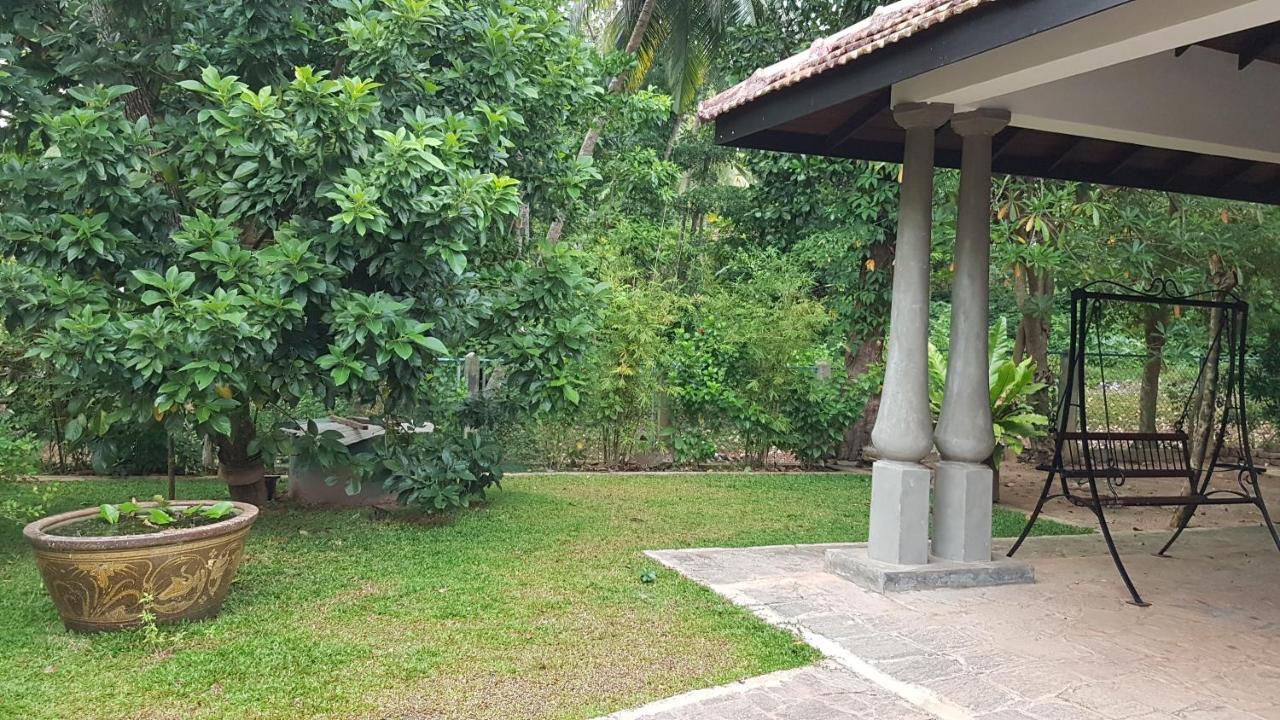 Siriniwasa Luxury Villa With Private Pool Induruwa Bagian luar foto