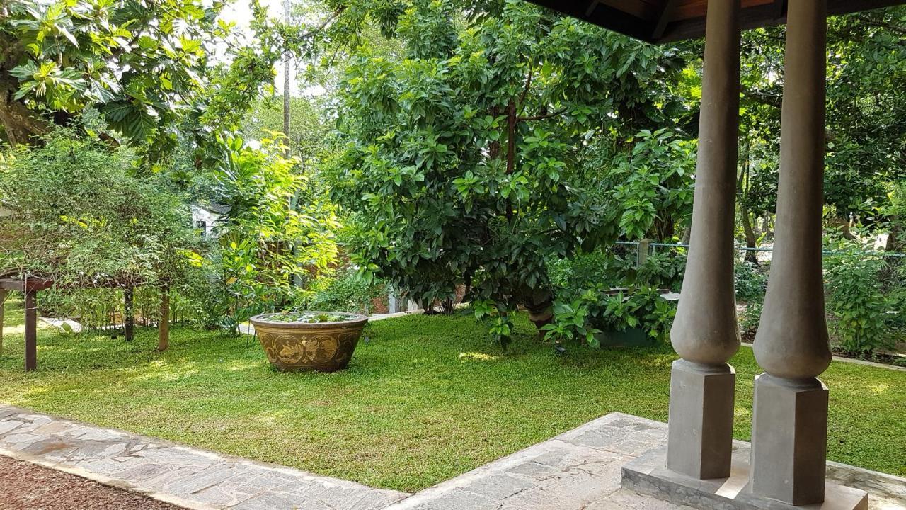 Siriniwasa Luxury Villa With Private Pool Induruwa Bagian luar foto